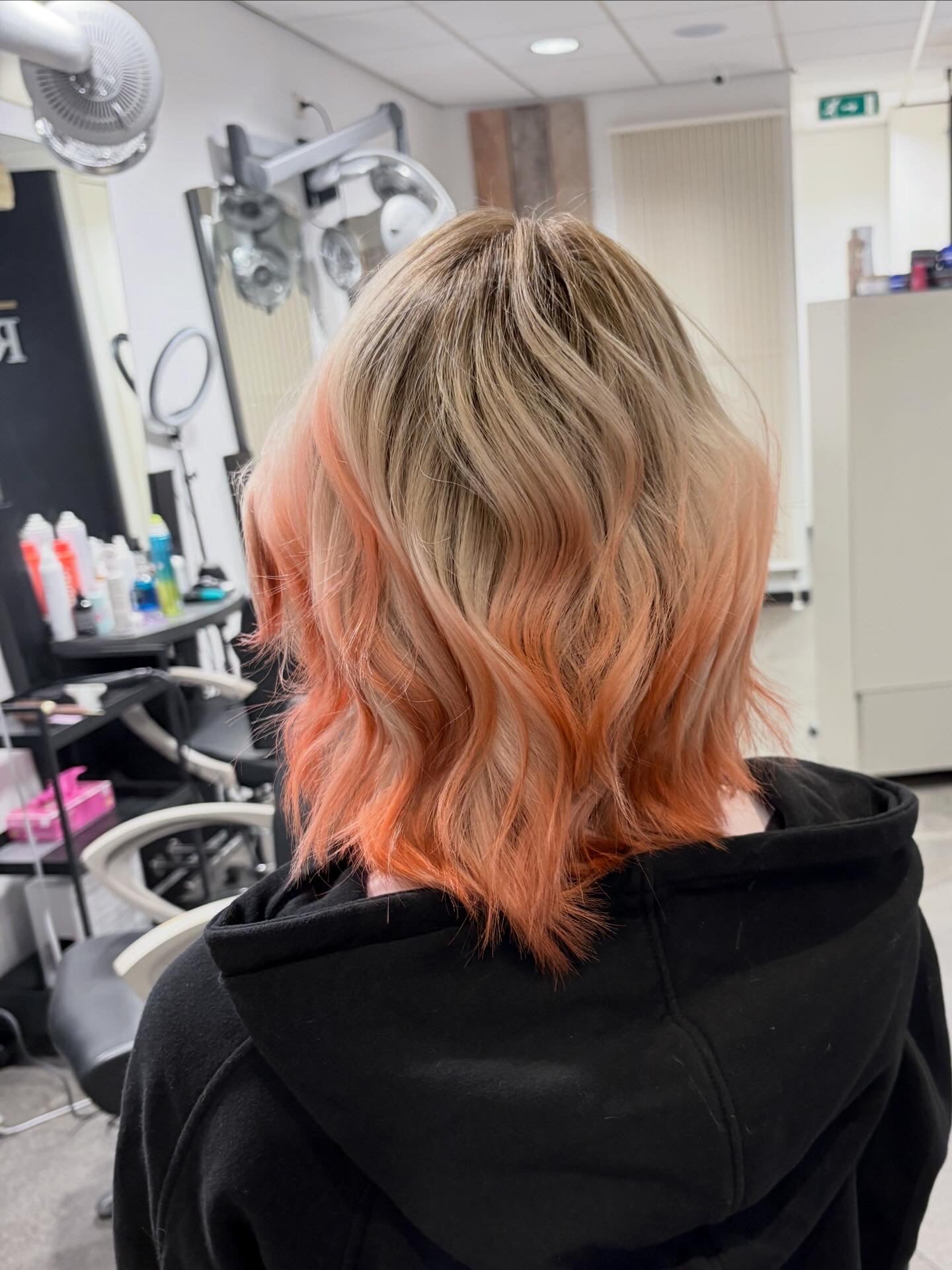 Blonde bob met perzikkleurige punten
